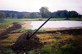 Tzv. zrodovac prce dle povolen stavebnho adu jsou evidentnmi stavbami 18-ti jamkovho golfovho hit